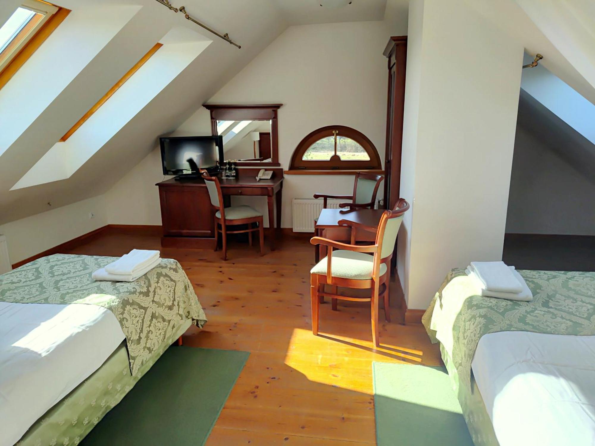 Palac W Rymaniu Extérieur photo