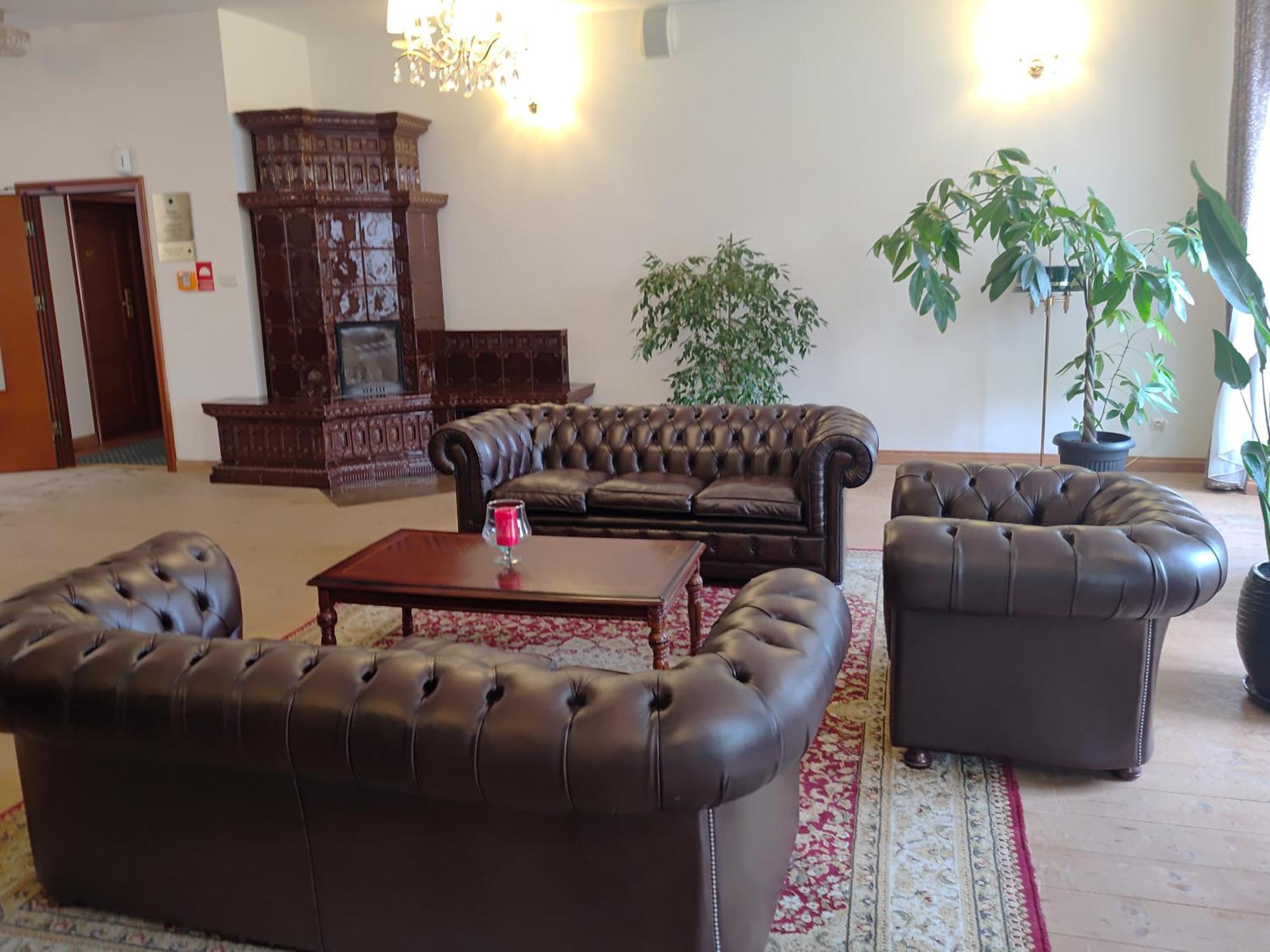 Palac W Rymaniu Extérieur photo