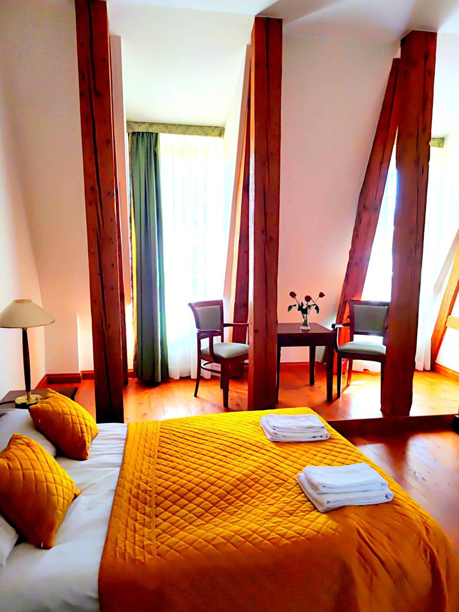 Palac W Rymaniu Extérieur photo